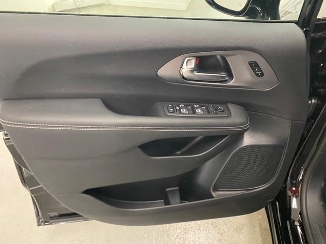 new 2025 Chrysler Pacifica car, priced at $43,032