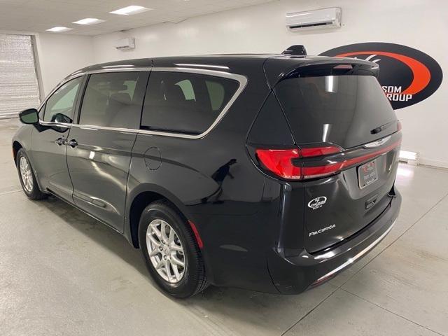 new 2025 Chrysler Pacifica car, priced at $43,032