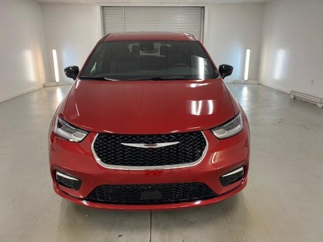 new 2025 Chrysler Pacifica car, priced at $43,527