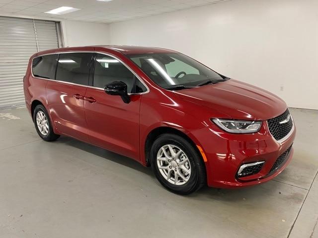 new 2025 Chrysler Pacifica car, priced at $43,527