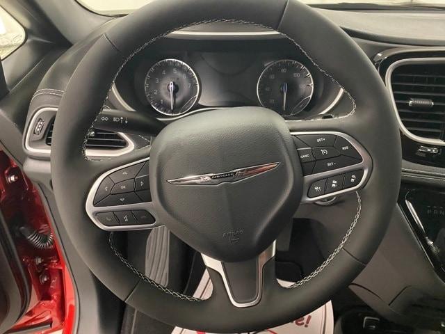 new 2025 Chrysler Pacifica car, priced at $43,527