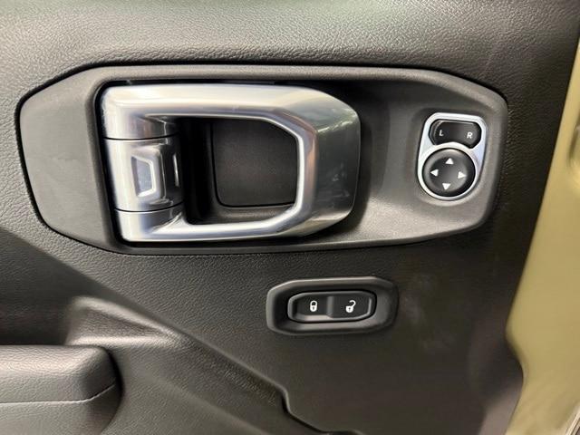 new 2025 Jeep Wrangler car, priced at $53,147