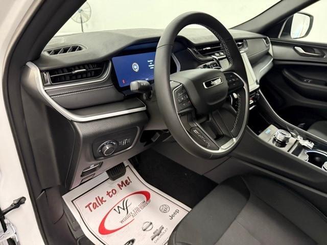 new 2025 Jeep Grand Cherokee car, priced at $38,531