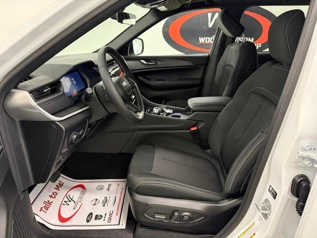 new 2025 Jeep Grand Cherokee car, priced at $38,531