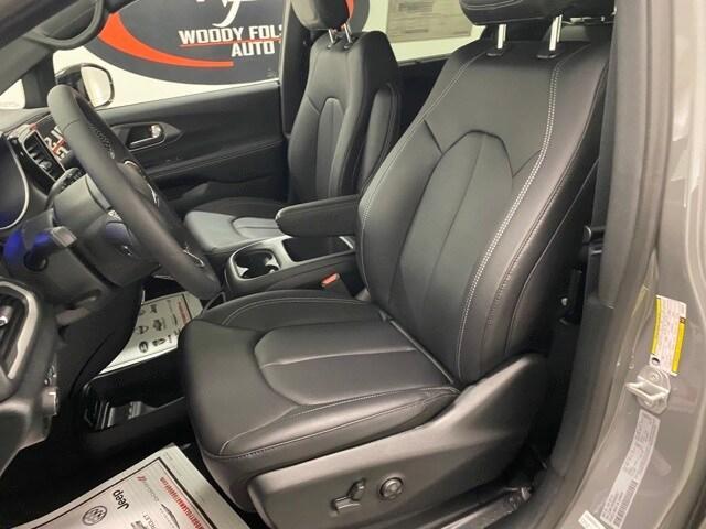 new 2025 Chrysler Pacifica car, priced at $43,527