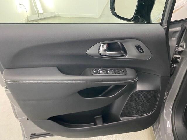 new 2025 Chrysler Pacifica car, priced at $43,220
