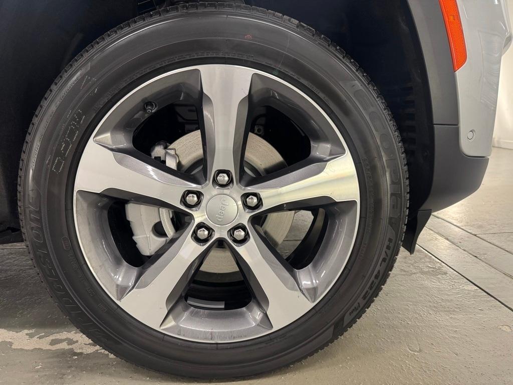 new 2025 Jeep Grand Cherokee car, priced at $50,997