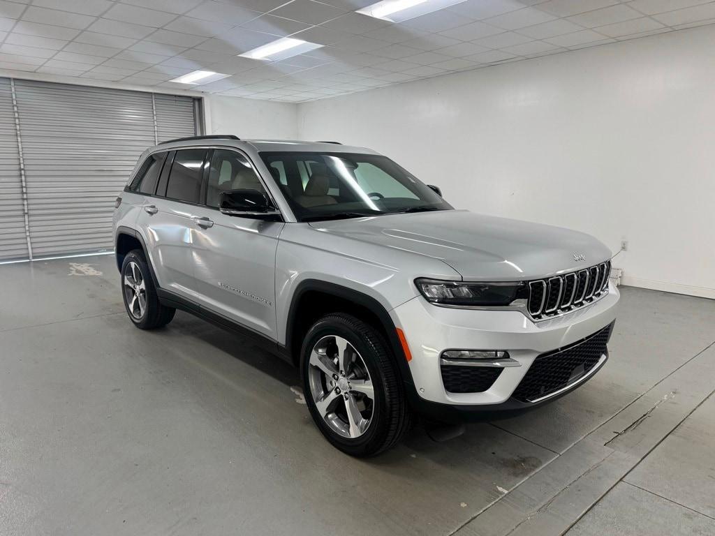 new 2025 Jeep Grand Cherokee car, priced at $50,997