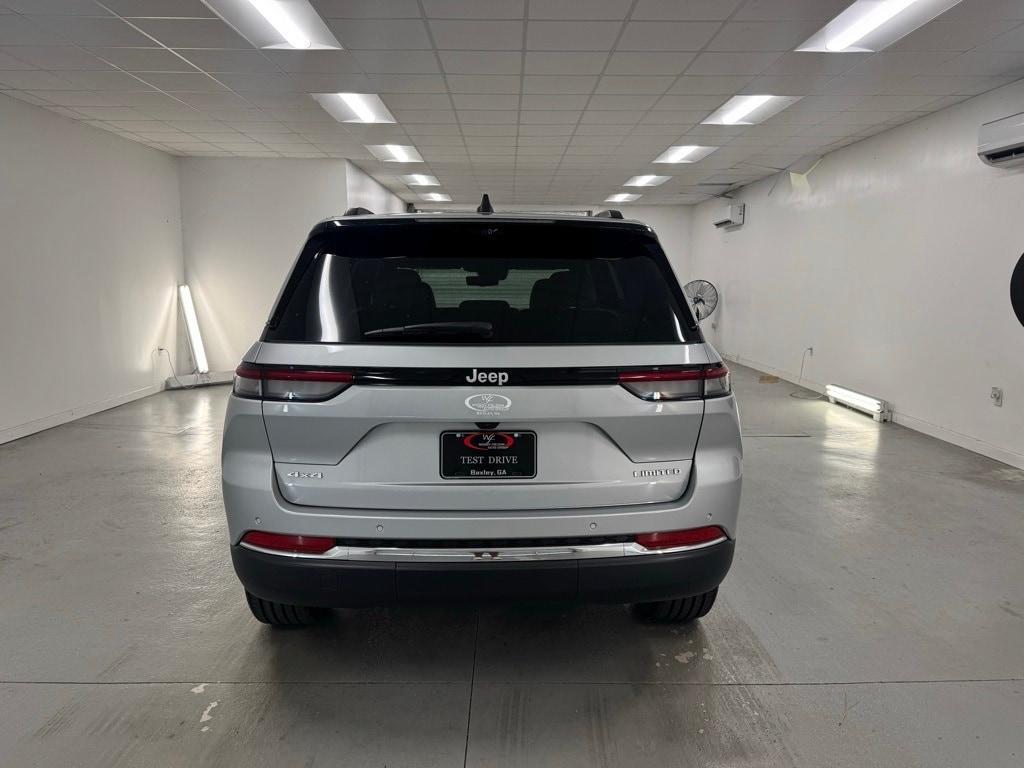 new 2025 Jeep Grand Cherokee car, priced at $50,997