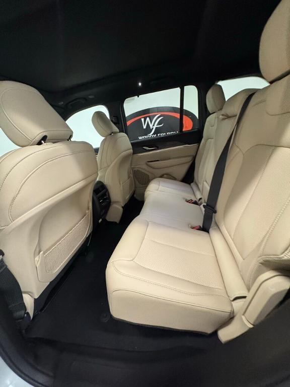 new 2025 Jeep Grand Cherokee car, priced at $50,997