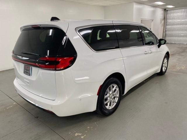 new 2025 Chrysler Pacifica car, priced at $43,032