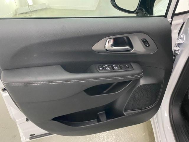 new 2025 Chrysler Pacifica car, priced at $43,032