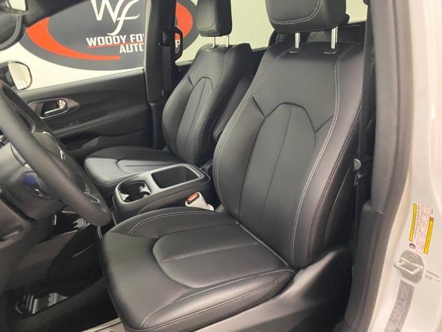 new 2025 Chrysler Pacifica car, priced at $43,032