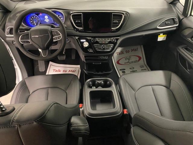 new 2025 Chrysler Pacifica car, priced at $43,032