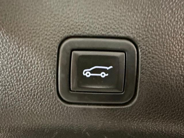 used 2021 GMC Yukon XL car, priced at $43,198