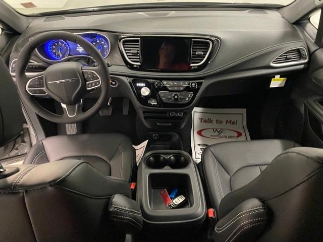 new 2025 Chrysler Pacifica car, priced at $43,527