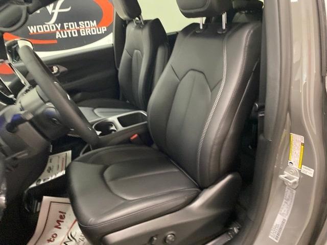 new 2025 Chrysler Pacifica car, priced at $43,527