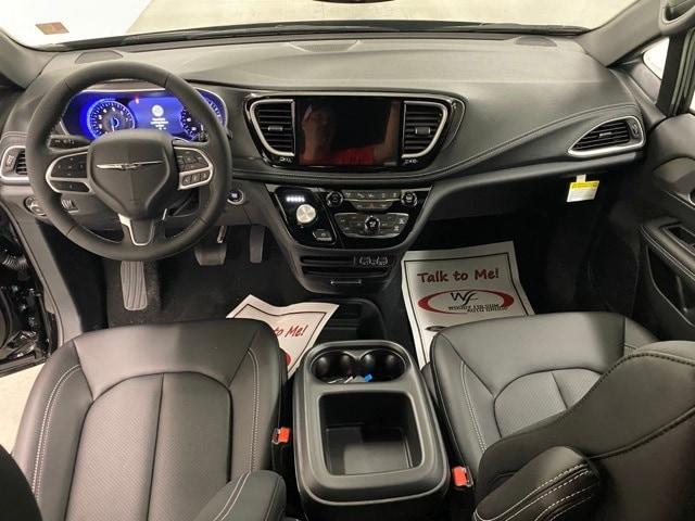 new 2025 Chrysler Pacifica car, priced at $43,032
