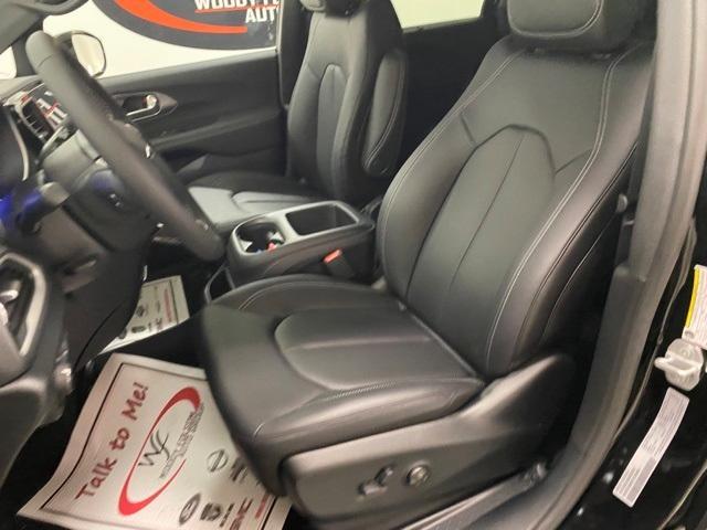 new 2025 Chrysler Pacifica car, priced at $43,032