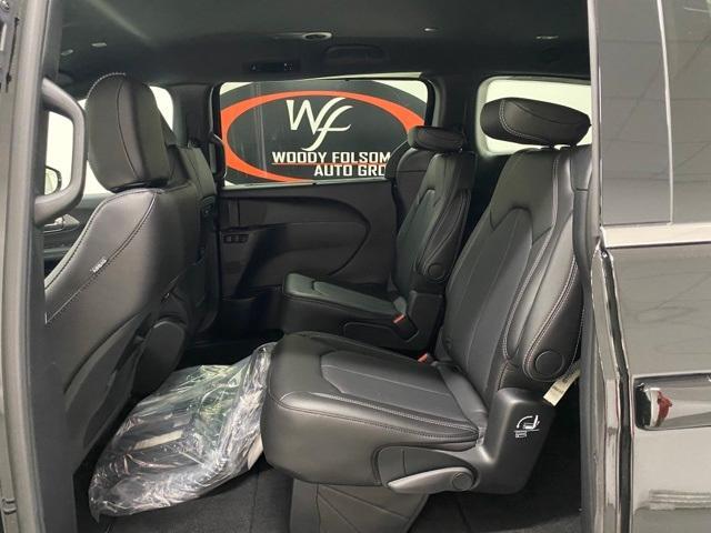 new 2025 Chrysler Pacifica car, priced at $43,032
