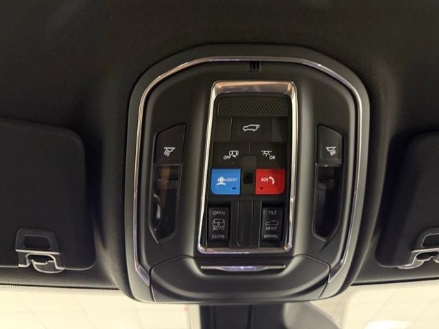 new 2025 Jeep Grand Cherokee car, priced at $41,923