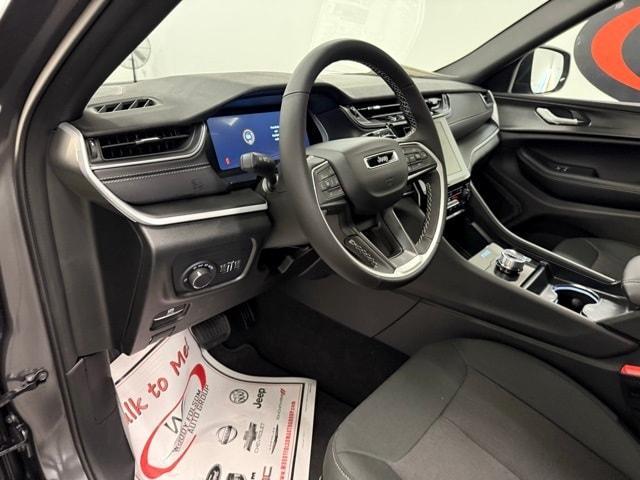 new 2025 Jeep Grand Cherokee car, priced at $41,923