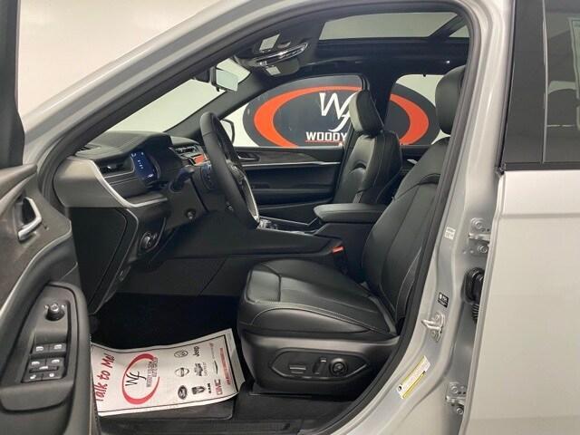 new 2025 Jeep Grand Cherokee car, priced at $49,525