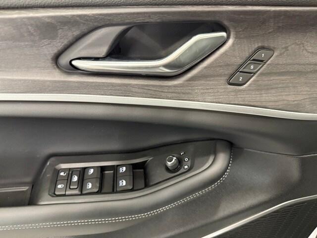 new 2025 Jeep Grand Cherokee car, priced at $48,989