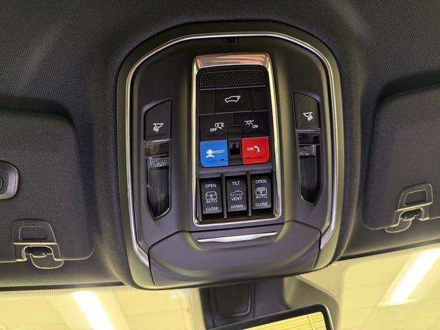 new 2025 Jeep Grand Cherokee car, priced at $48,989