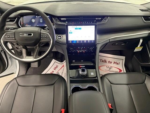 new 2025 Jeep Grand Cherokee car, priced at $48,989