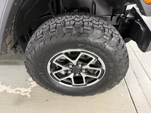 new 2025 Jeep Wrangler car, priced at $53,557