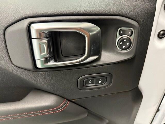 new 2025 Jeep Wrangler car, priced at $53,557