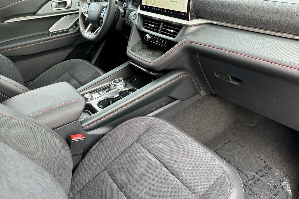 new 2025 Ford Explorer car, priced at $60,025
