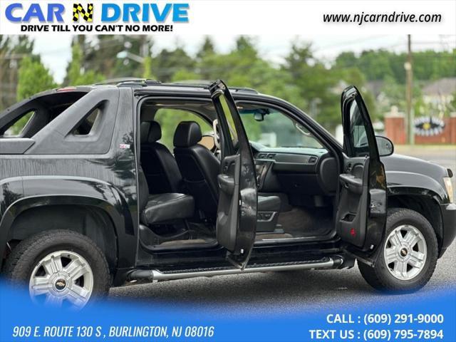 used 2009 Chevrolet Avalanche car, priced at $7,898