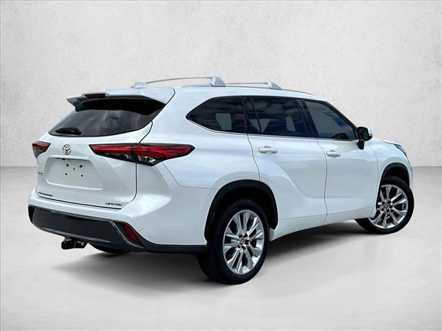 used 2022 Toyota Highlander car, priced at $31,511