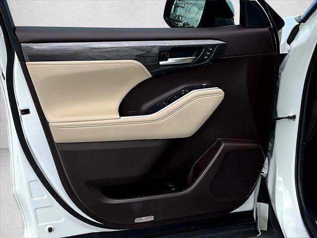 used 2022 Toyota Highlander car, priced at $31,511