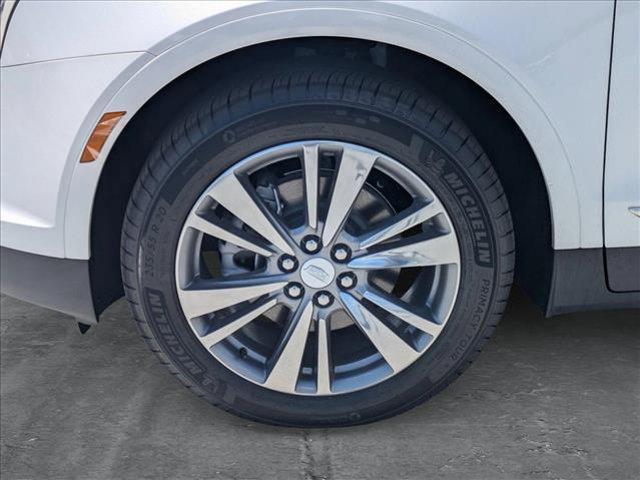 new 2025 Cadillac XT5 car, priced at $54,310