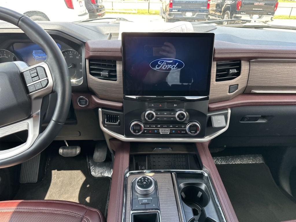 used 2024 Ford Expedition car, priced at $57,414
