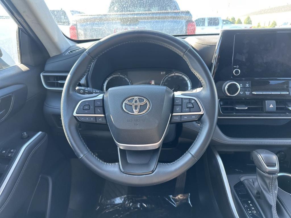 used 2023 Toyota Highlander car, priced at $35,533