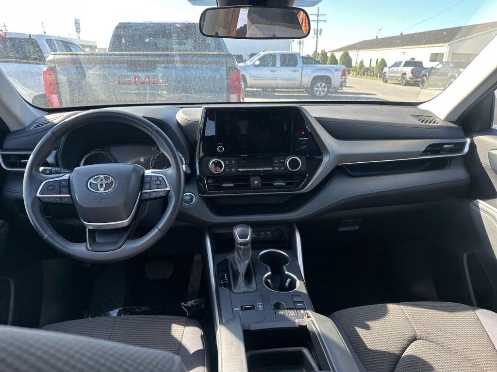 used 2023 Toyota Highlander car, priced at $35,533