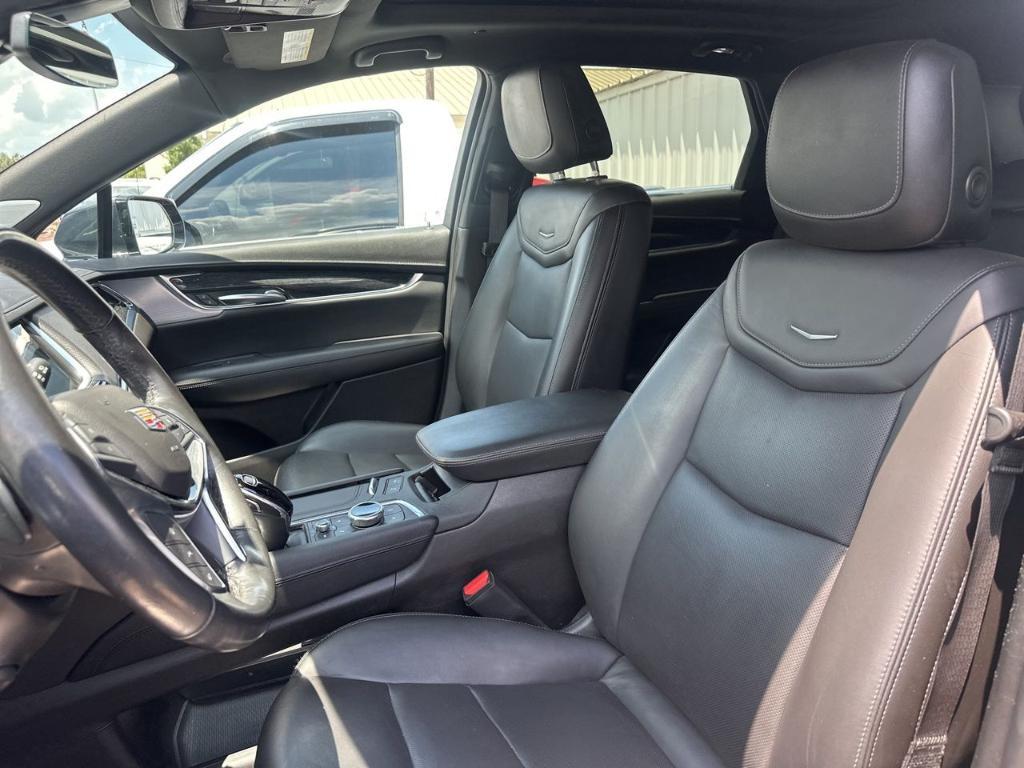 used 2023 Cadillac XT5 car, priced at $30,986