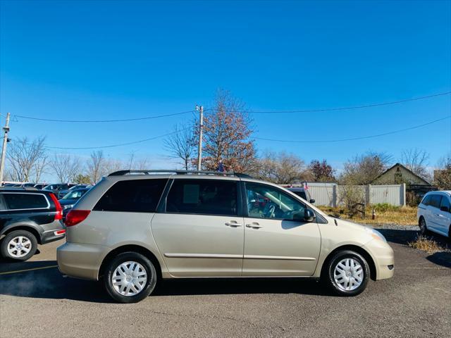 used 2007 Toyota Sienna car, priced at $9,999