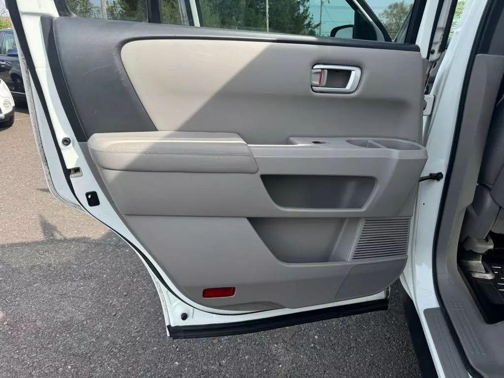 used 2015 Honda Pilot car, priced at $15,999