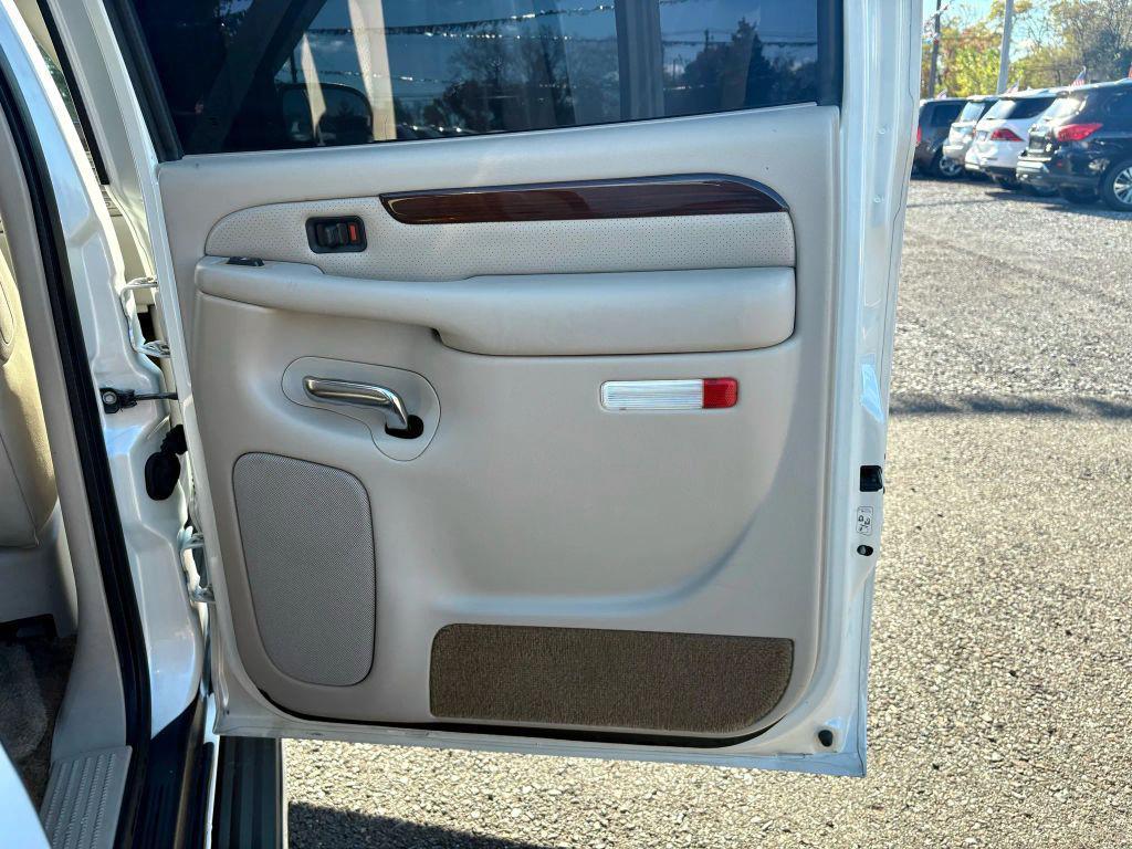 used 2002 Cadillac Escalade EXT car, priced at $10,500