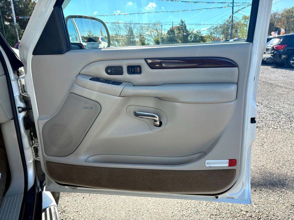 used 2002 Cadillac Escalade EXT car, priced at $10,500