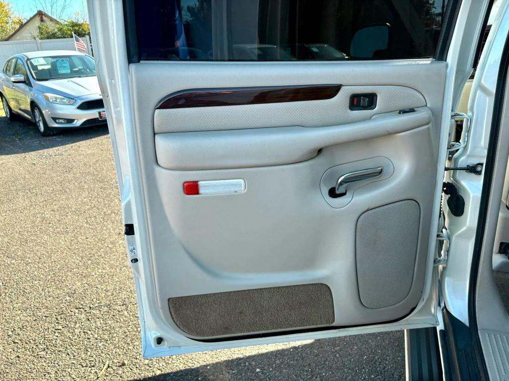 used 2002 Cadillac Escalade EXT car, priced at $10,500