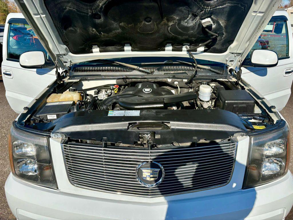 used 2002 Cadillac Escalade EXT car, priced at $10,500
