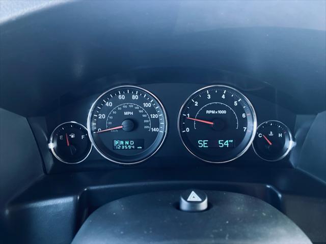 used 2006 Jeep Commander car, priced at $7,500