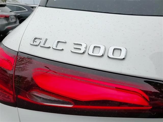 new 2024 Mercedes-Benz GLC 300 car, priced at $58,980