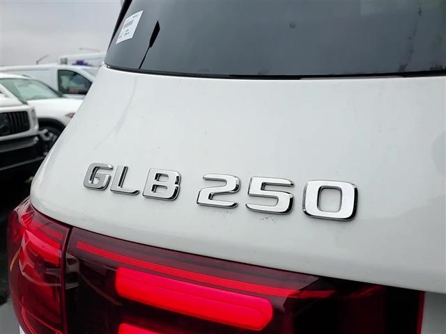 new 2024 Mercedes-Benz GLB 250 car, priced at $51,780